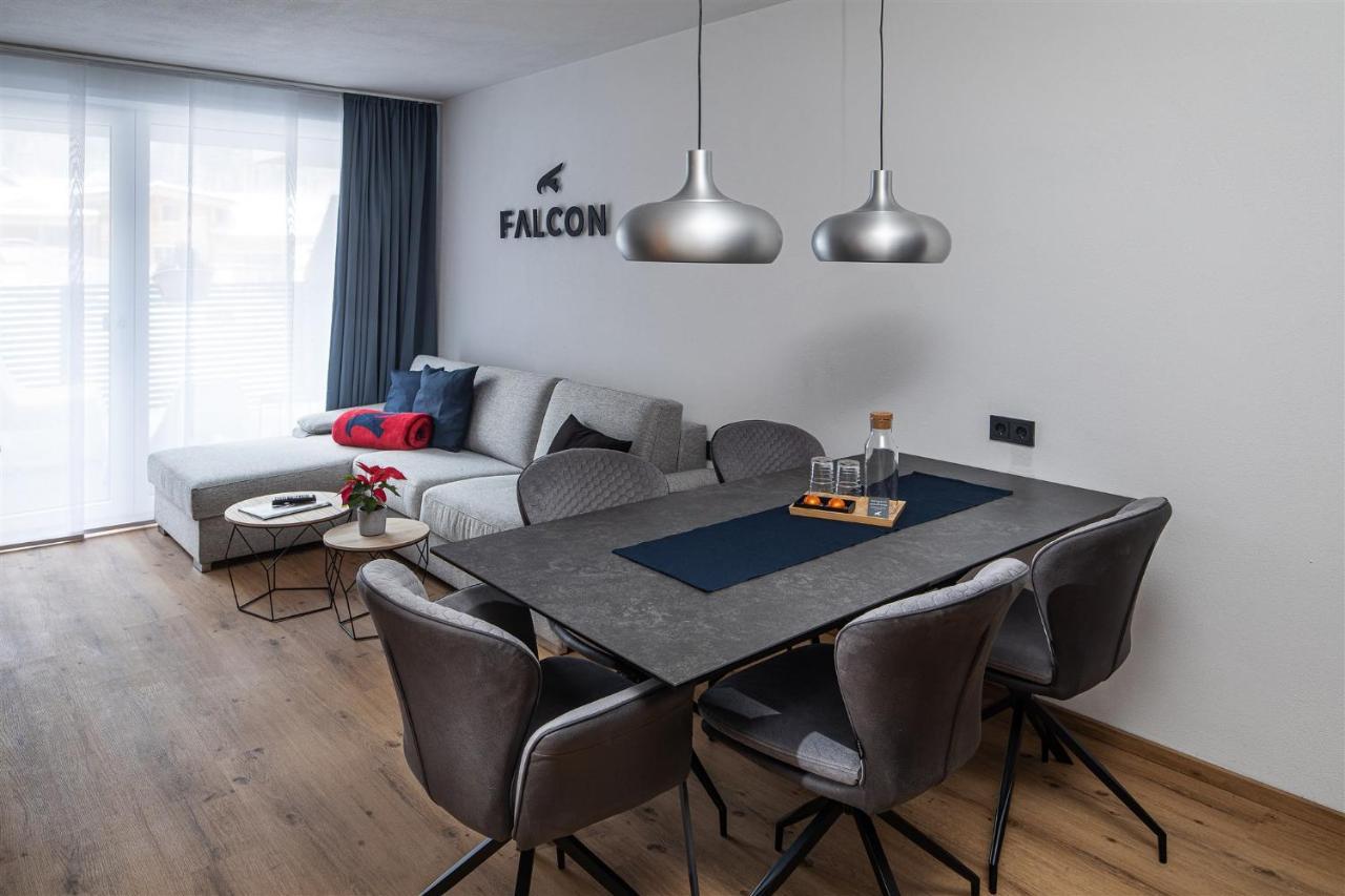 Falcon Zell Am *